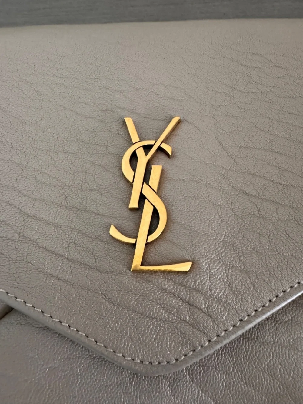 Ysl Cassandre large pouch in lambskin - Picture 6 of 6
